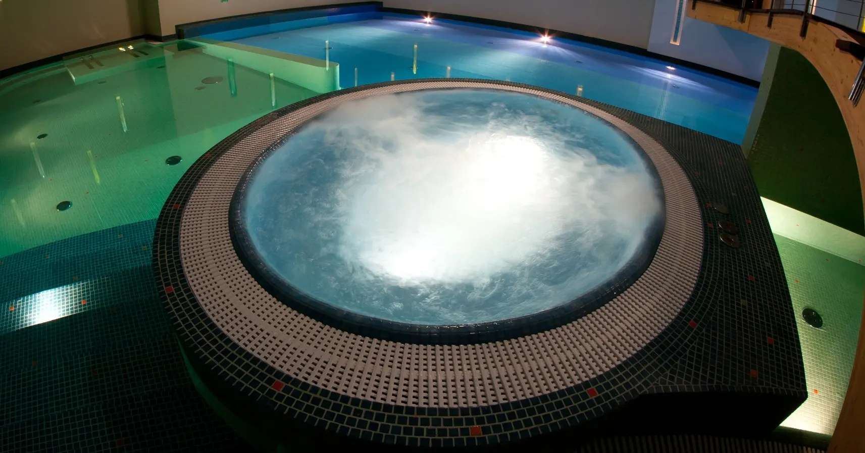 Wanna spa z hydromasażem