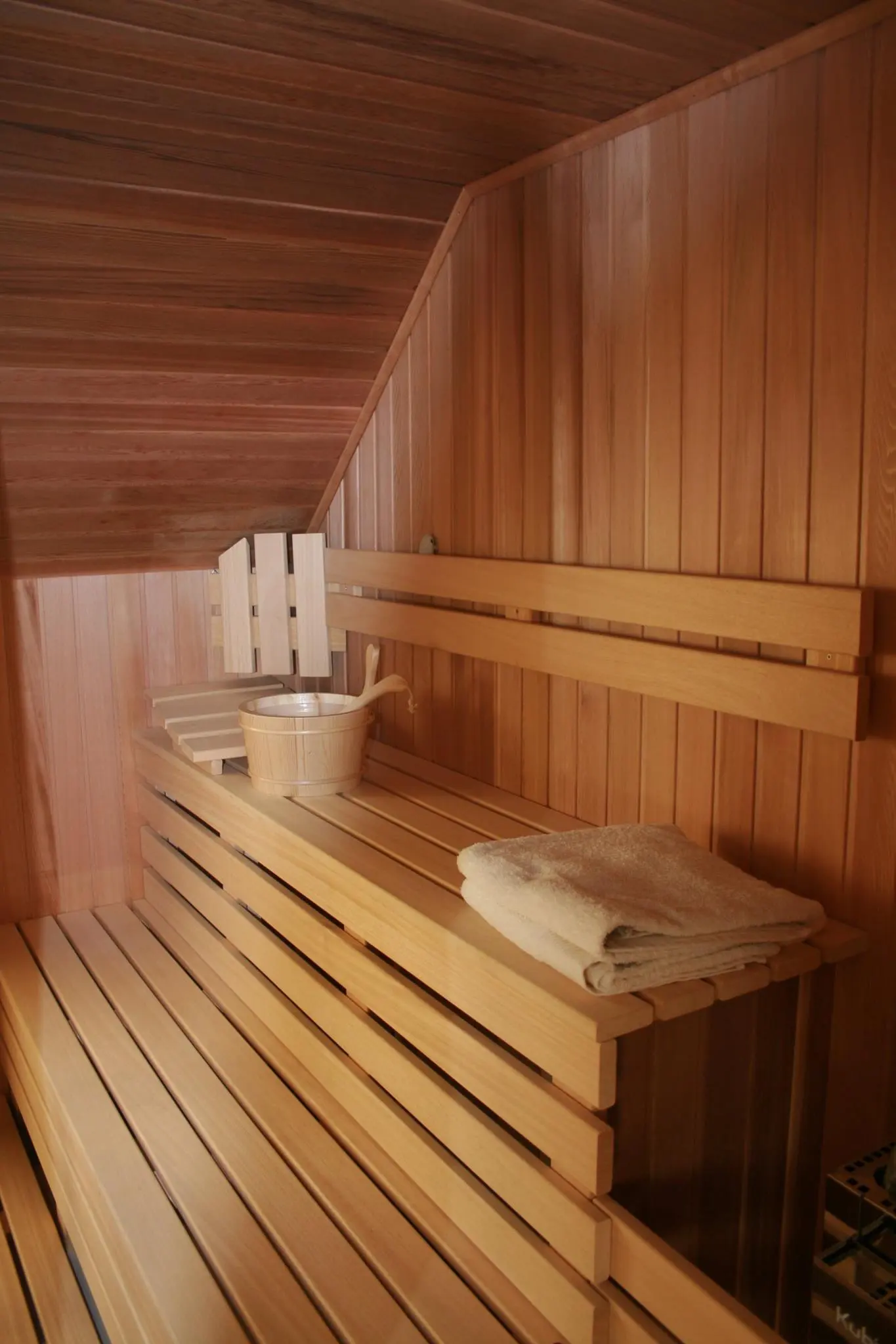 Sauna fińska z jasną zabudową
